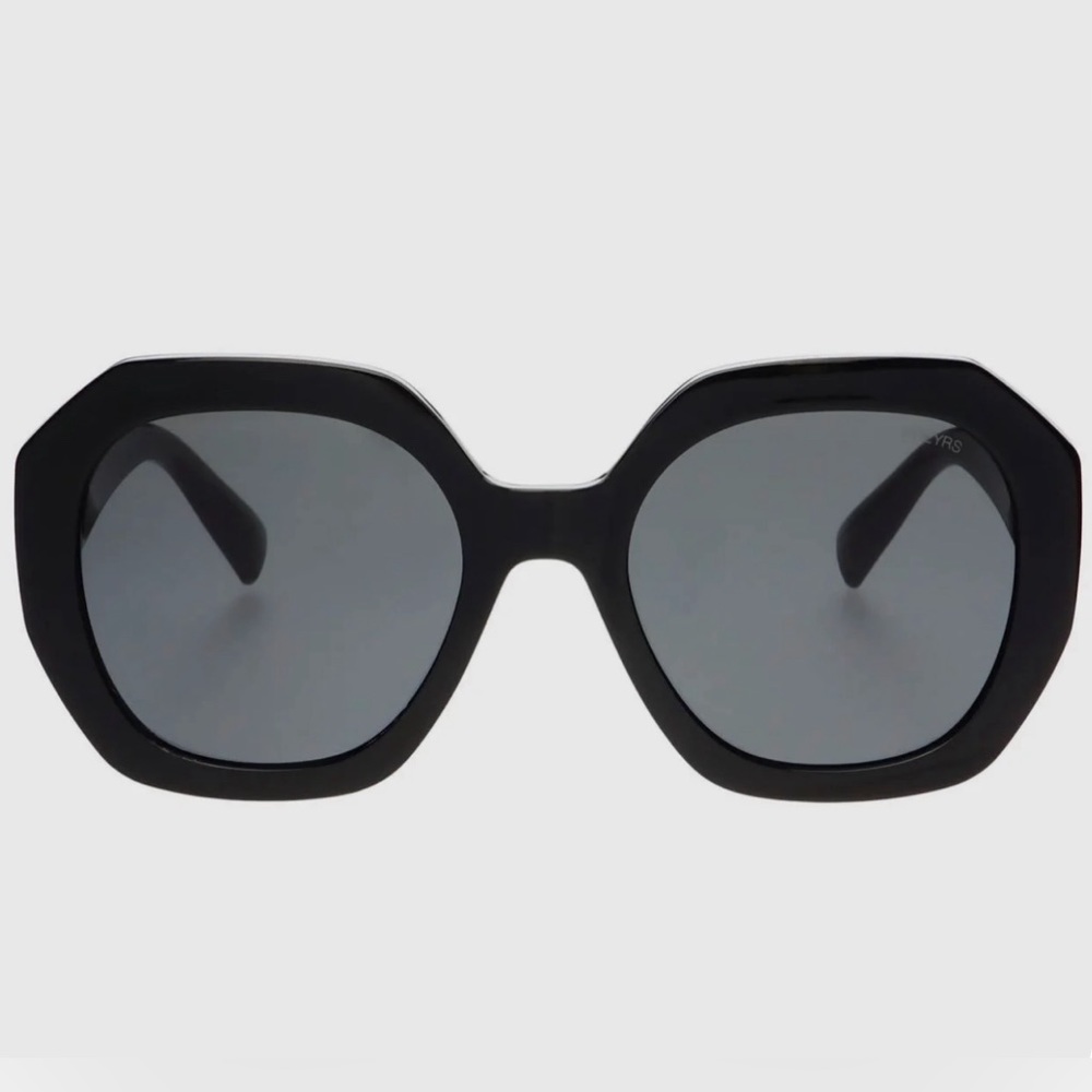 FREYRS OLIVIA BLACK SUNNIES NWT